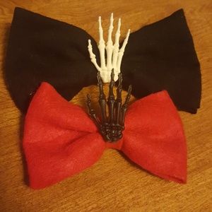 Skelly hand hair clips